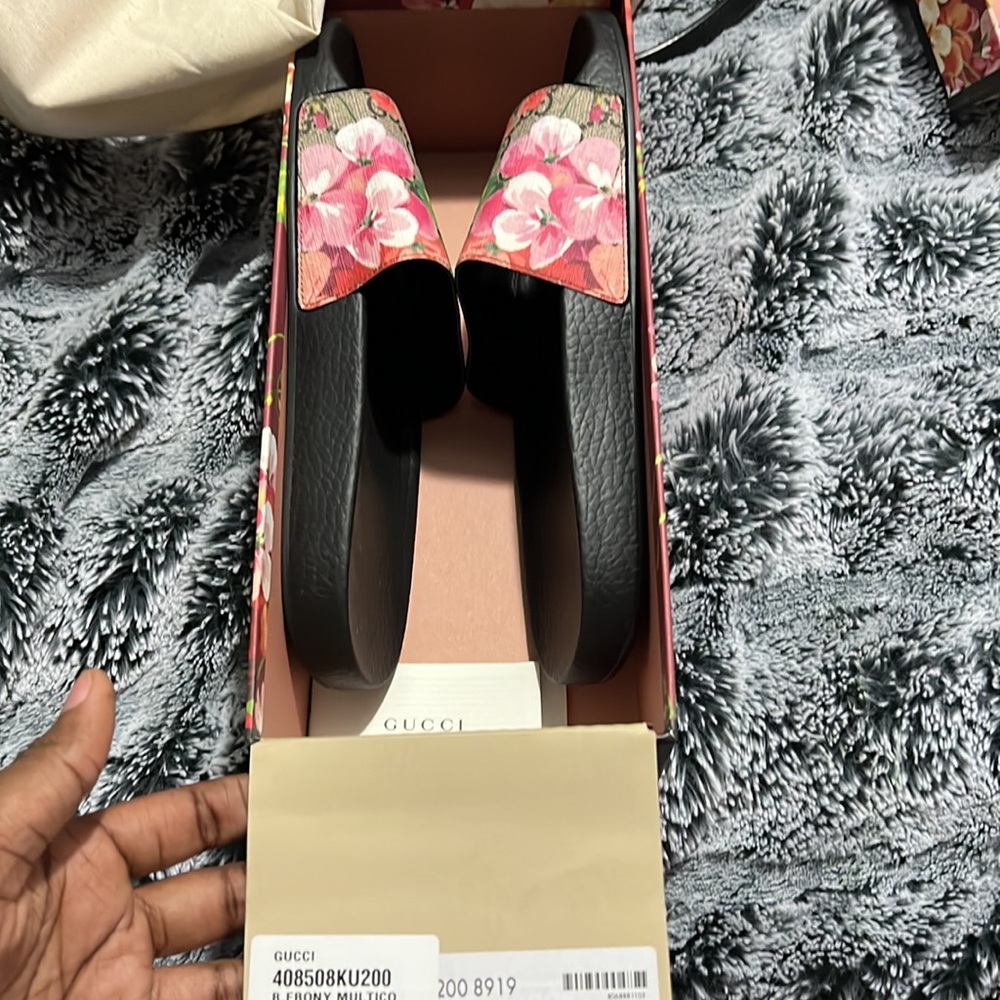 GG Blooms Supreme Slide Sandals brand new never worn in original box - Picture 3 of 3